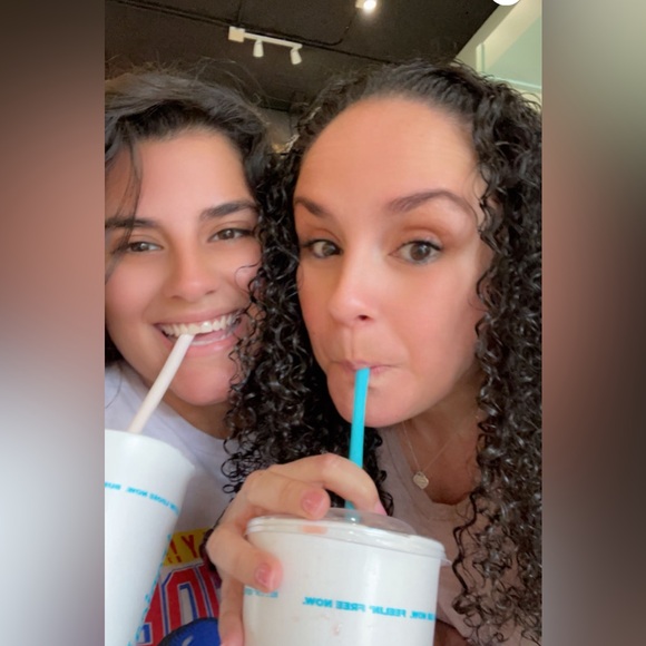 Meet your Posher, Melissa - Picture 2 of 3